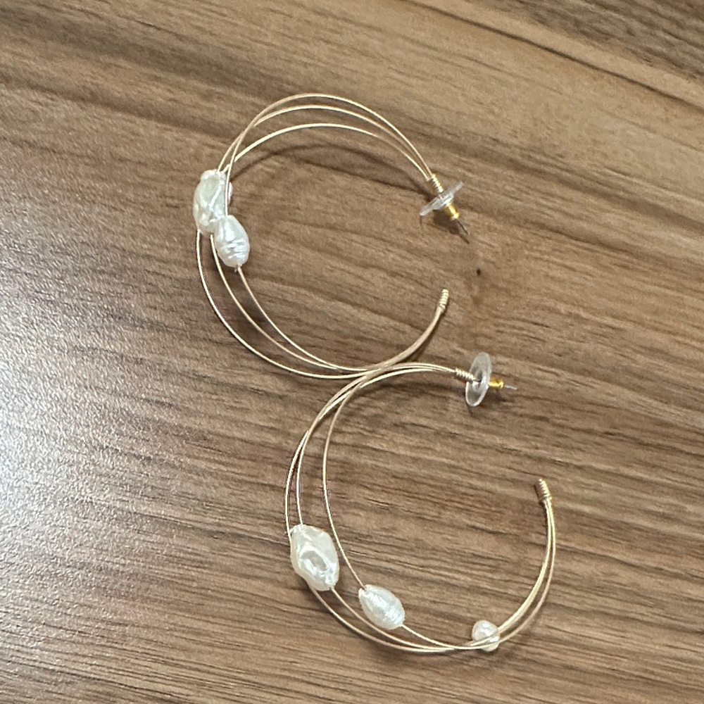 Elegant Gold Hoop Earrings with Pearls